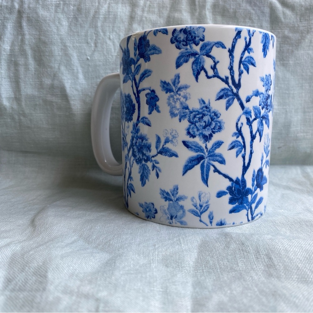 Lauren Ralph Lauren blue white floral 16 oz. mug - Picture 4 of 8